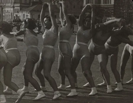Photo conflicts, photo travels and photo temptations of Alexander Rodchenko. Кадр 9