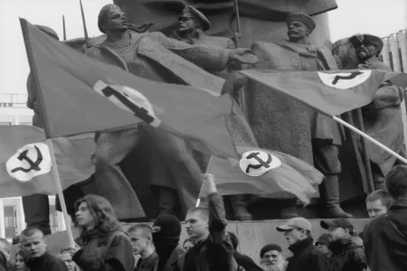 Шоу фашизма. Кадр 1