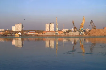 Northen river port. Кадр 7
