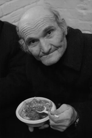 Dispensation of food in Moscow temples. Кадр 1