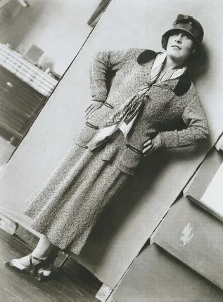 Lilia Brik. Stylish Woman. Кадр 1