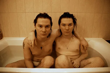 Twins. Кадр 4