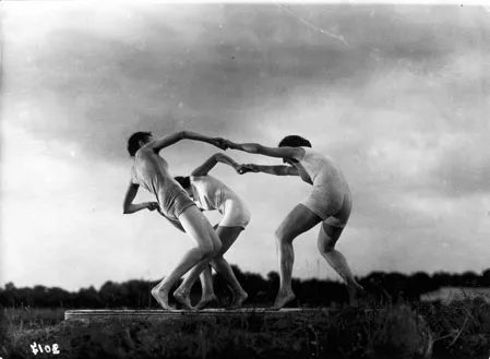 Обнаженная натура в фотографиях Герхарда Рибике. 1924-1935. Кадр 4