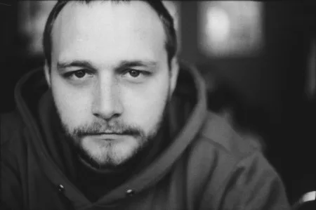 The faces in the city. Кадр 12