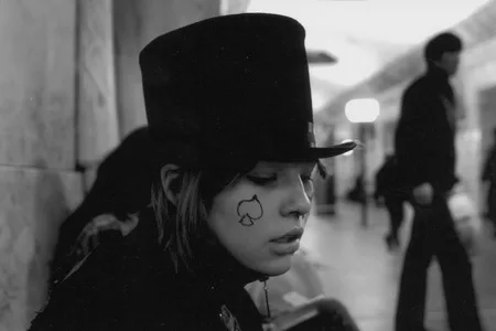 Faces in a subway. Кадр 6