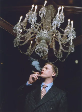 Gentlemen choose cigars. Кадр 4