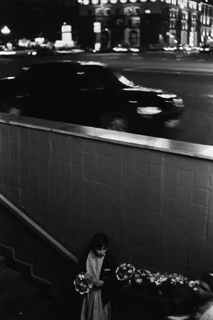 Small night Tverskaya in a black-and-white tonality. Кадр 15