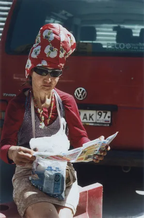 There are women in Russian villages. Кадр 11