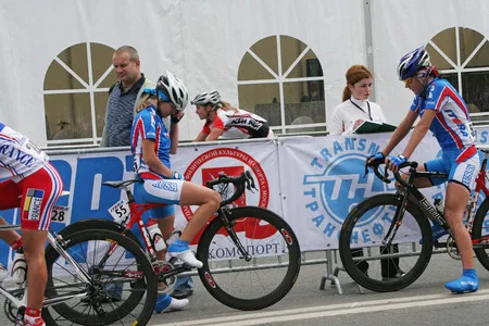 Goal is finish. World junior championship in cycle racing in Moscow. Кадр 5