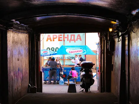 Взгляд из подворотни. Кадр 9