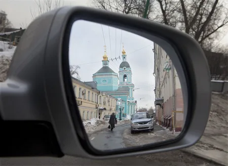 Moscow in a car mirror. Кадр 2