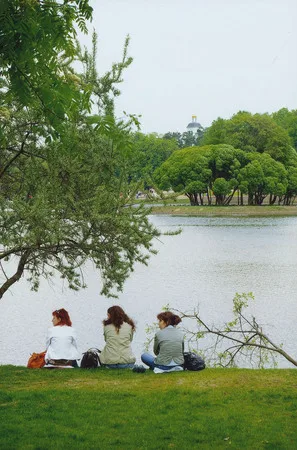 People at Tzaritzyno. Кадр 5