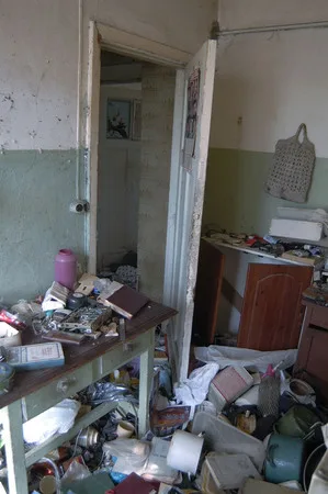 Eviction (never to return). Кадр 4