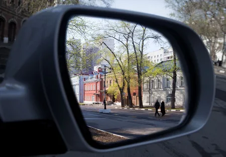 Moscow in a car mirror. Кадр 8