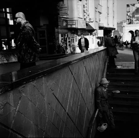 Streets in portraits. Sellers. Кадр 8