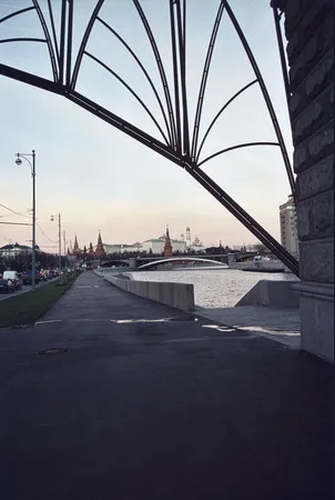 Between the past and the future. Кадр 3