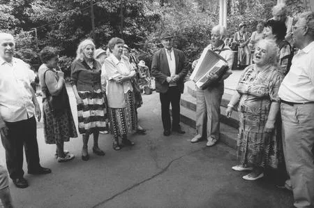 Old residents of Sokolniki. Кадр 2