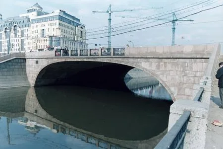 Весной в Москве. Кадр 3