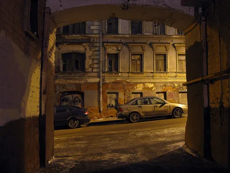 Взгляд из подворотни. Кадр 10