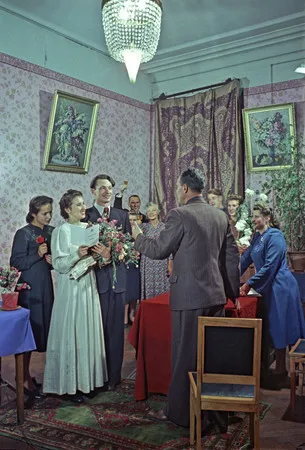 Mass consumption goods. Soviet costume. 1951—1966. Кадр 2