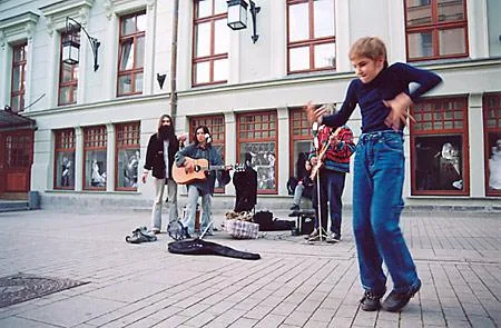 Songs of the Big City. Кадр 1
