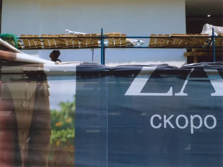 At glass. Кадр 8