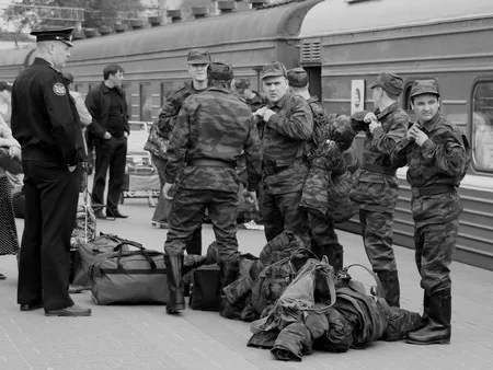 На все вокзалы поезда приходят. Кадр 11