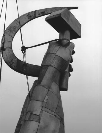 Last symbol of the Socialist realism. Кадр 16