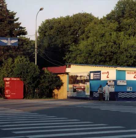 Hot summer at riverside station. Кадр 9