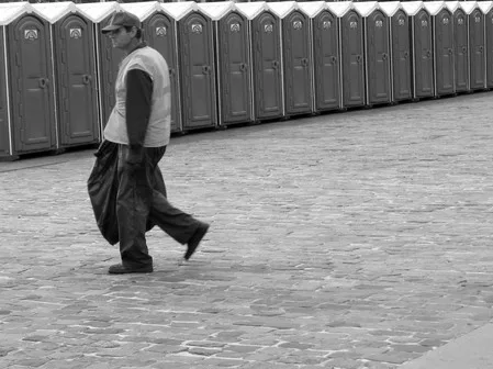 Lost in the city. Кадр 4