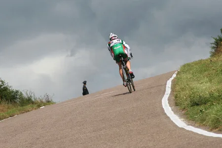 Goal is finish. World junior championship in cycle racing in Moscow. Кадр 2
