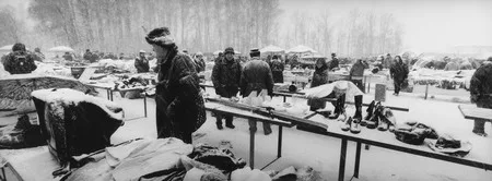 One day at the flea market. Кадр 7