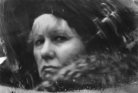 Beyond the glass. Кадр 3