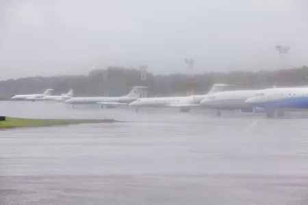 Airport. Rain. Кадр 5