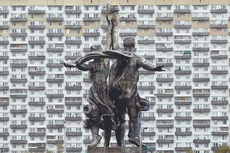 Monumental life of capital. Кадр 14