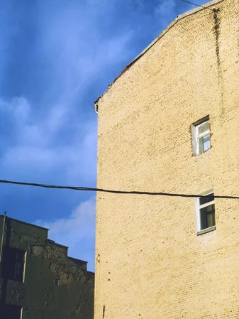In his own shadow. Кадр 3