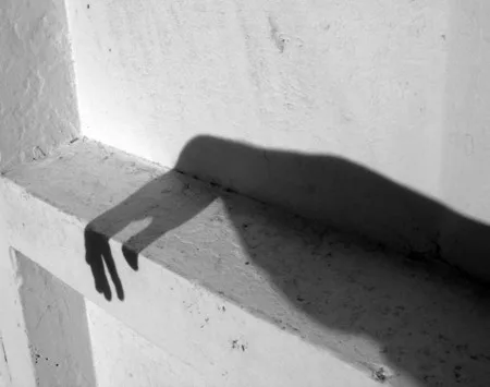 Playing with a shadow. Кадр 10