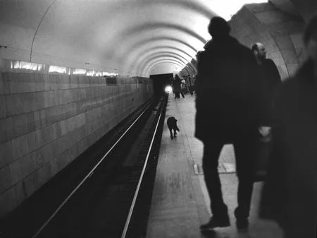 The underground. People. Кадр 2