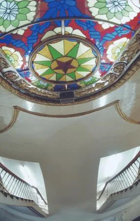The underground. Decorative excesses of the fifties. Кадр 1