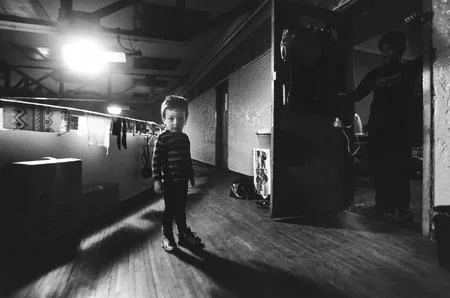 About the Circus. Кадр 12