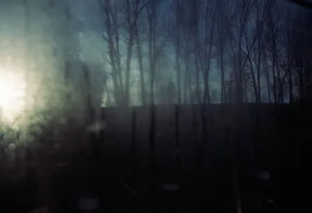 Сквозь стекло. Кадр 2