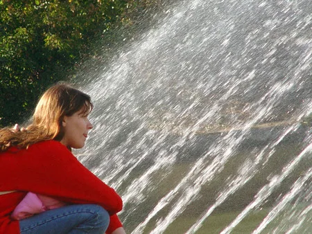 The charms of the light and the water. Кадр 8