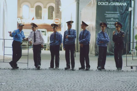 To Serve and protect. Кадр 5