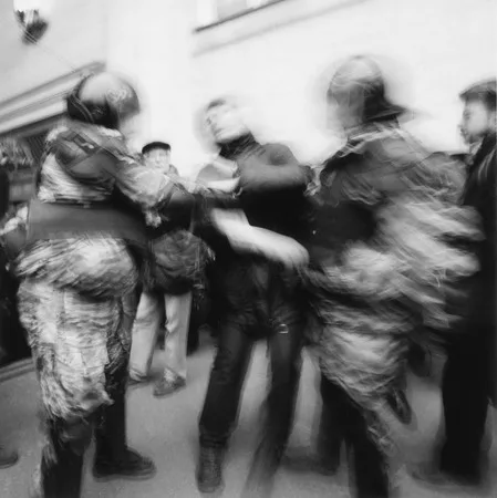 Dissenting. Кадр 7