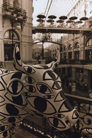 GUM. Cow parade. Кадр 7