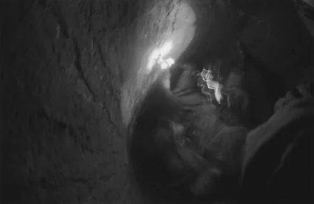 In the underground rivers. Кадр 5
