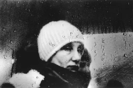 Beyond the glass. Кадр 10
