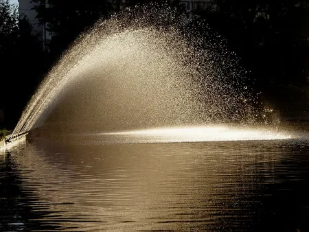 The charms of the light and the water. Кадр 1