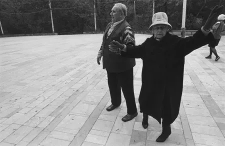 Потанцуем в Сокольниках. Кадр 9