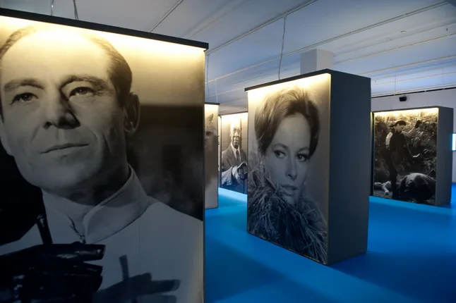 Designing 007: Fifty Years of Bond Style. Кадр 12